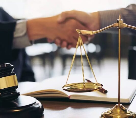 Kimler Avukat Tutar?